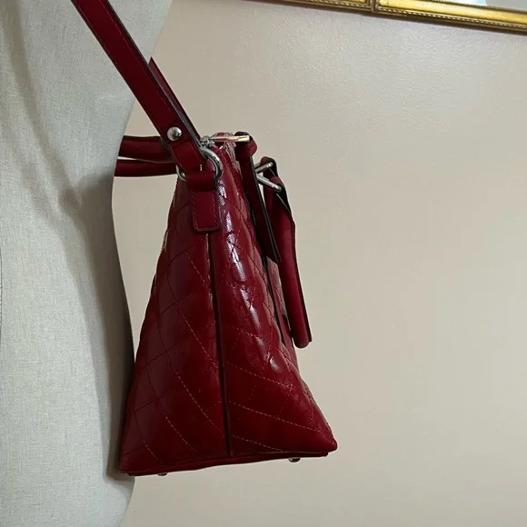 CALVIN KLEIN RED PATENT LEATHER CROSSBODY BAG W/ALL OVER CK LOGO INSIDE AND OUT - Picture 6 of 15